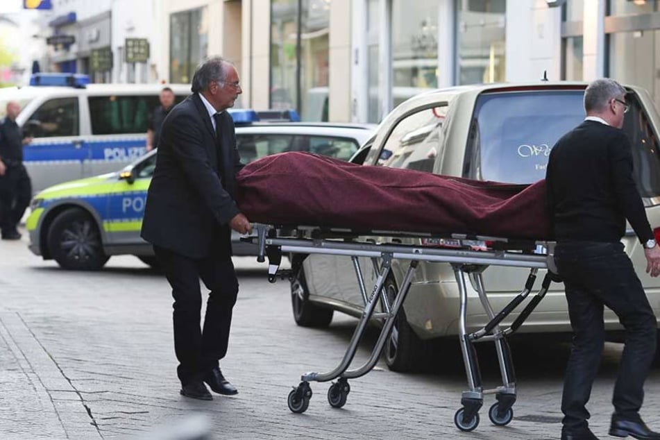 Die Frau starb kurz nach dem Unfall (Symbolbild).