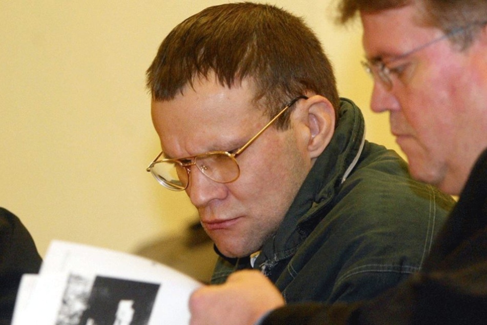 Frank Schmökel (li.) mit seinem Anwalt während eines Prozesses.