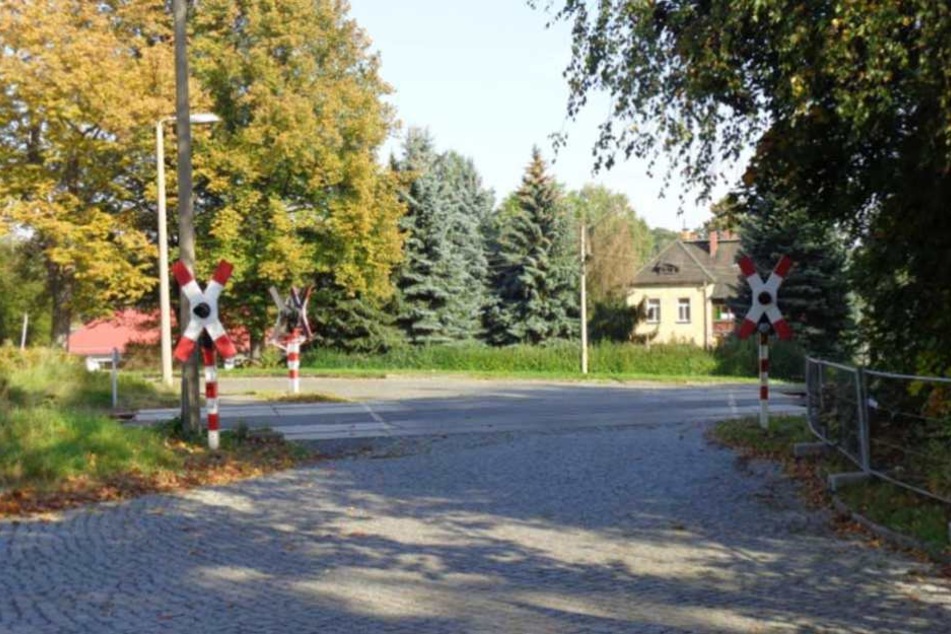 Ausgerechnet die wichtigen Warnlichter der Andreaskreuze wurden zerstört.