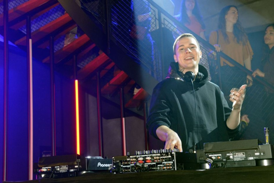 DJ Felix Jaehn (23) weiht am Freitag das neue Mauerwerk ein.
