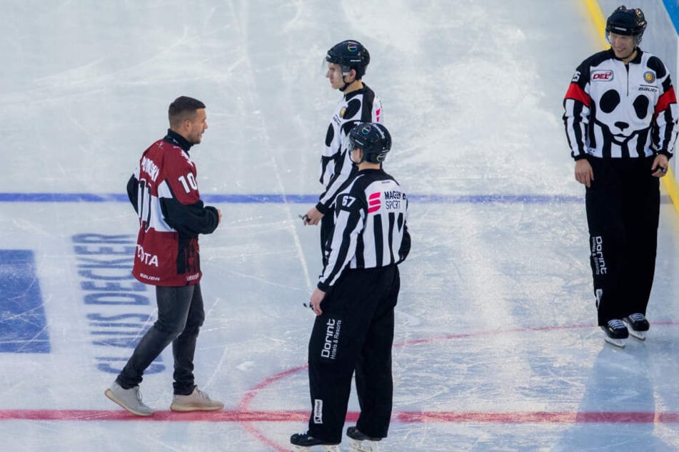 Lukas Podolski (33) eröffnete das 4. DEL Winter Game am Samstagnachmittag (12. Januar).