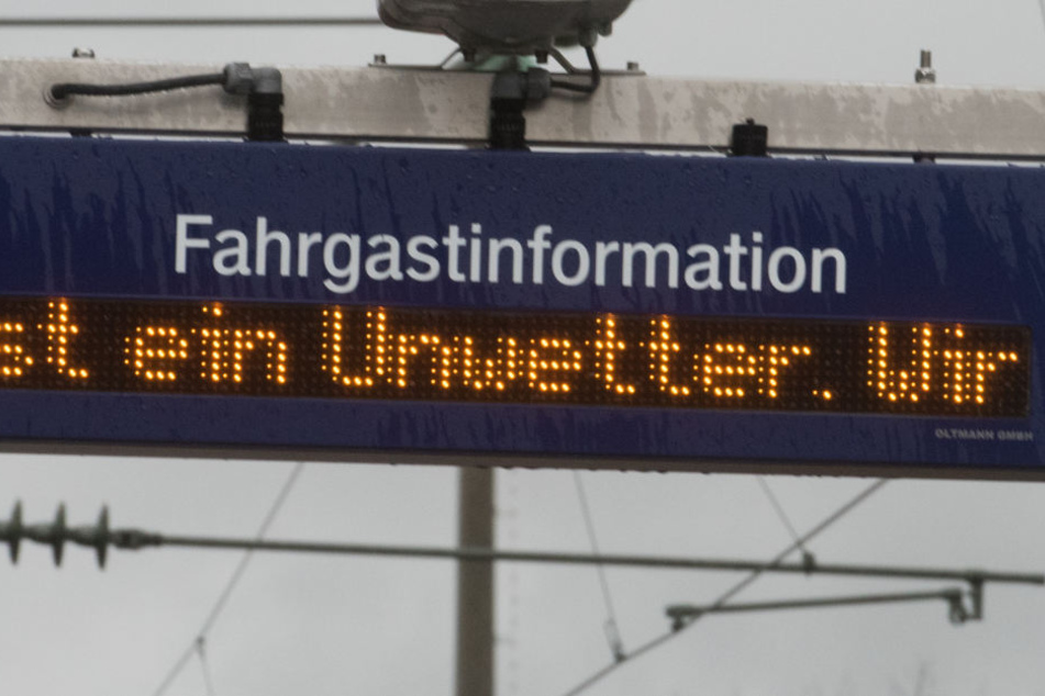 Auf der Strecke zwischen Weilburg und Limburg ging nach dem Erdrutsch nichts mehr (Symbolbild).