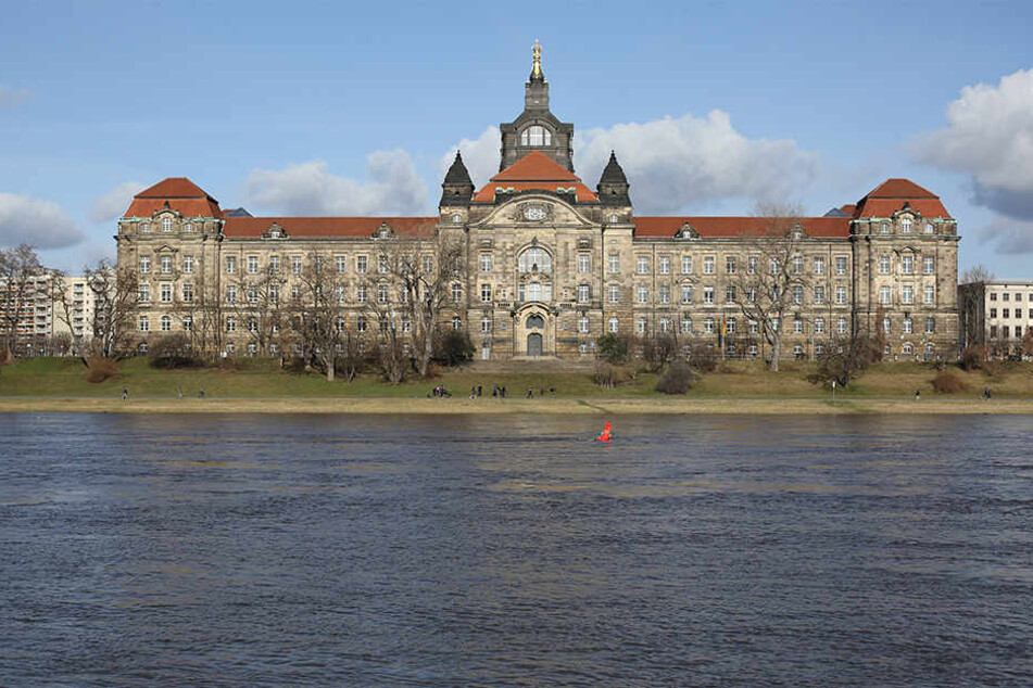 Die Staatskanzlei in Dresden:
Die Machtzentrale soll kommende
Woche einen neuen Chef bekommen.