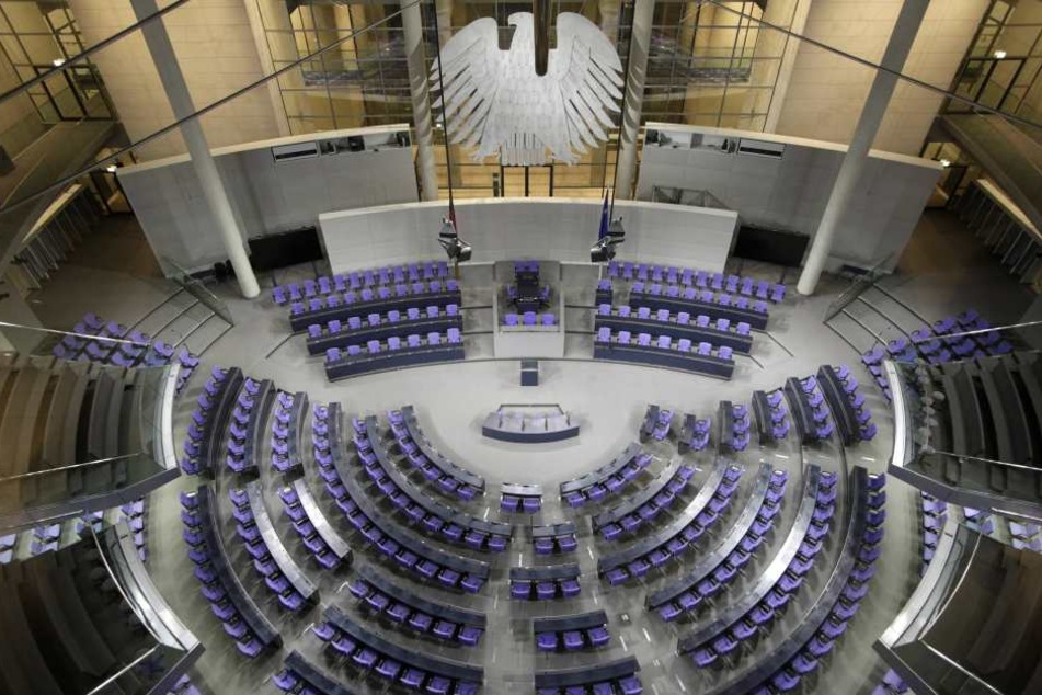 Der Deutsche Bundestag hat seinen Sitz in Berlin, zum Parlament gehören aktuell 630 Abgeordnete.