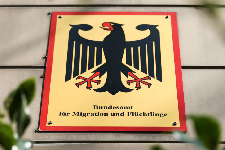Das Schild an der Außenstelle des Bundesamtes für Migration und Flüchtlinge in Bremen.