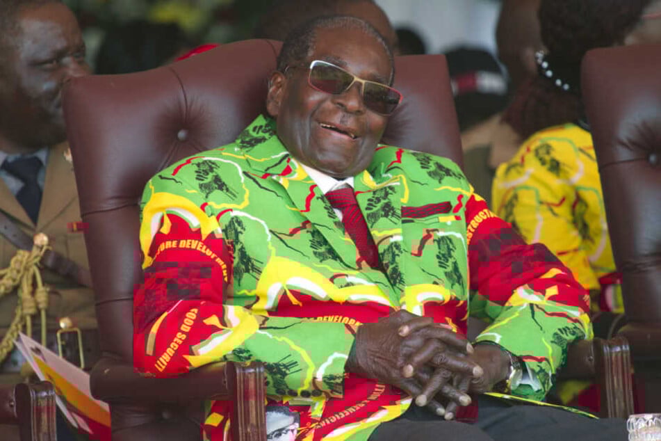 Nach bislang unbestätigten Gerüchten soll das Militär Langzeitpräsident Robert Mugabe (93) absetzen wollen.