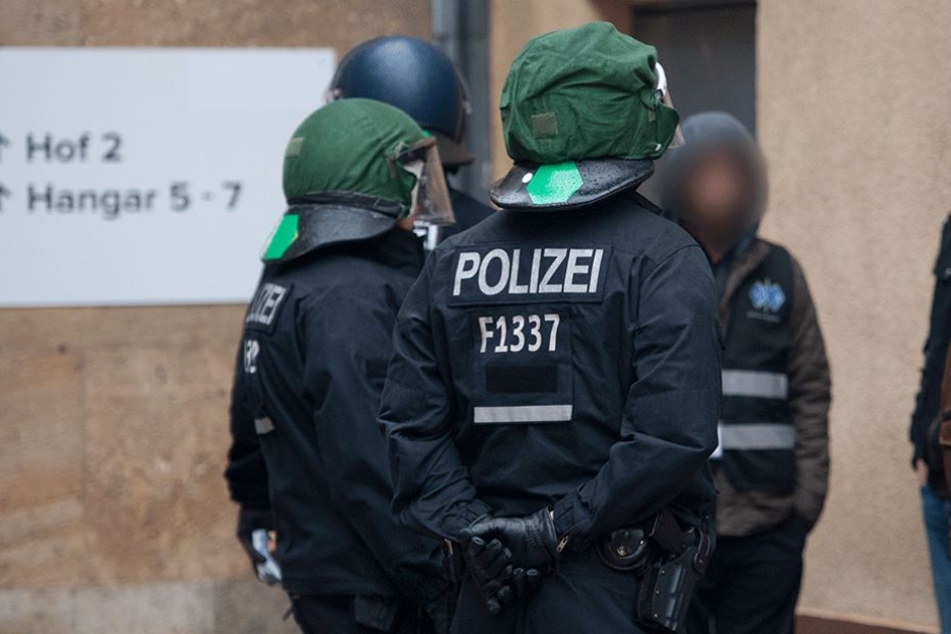 Die Polizei durchsuchte zwei Flüchtlingsunterkünfte in Marienfelde (Symbolbild).