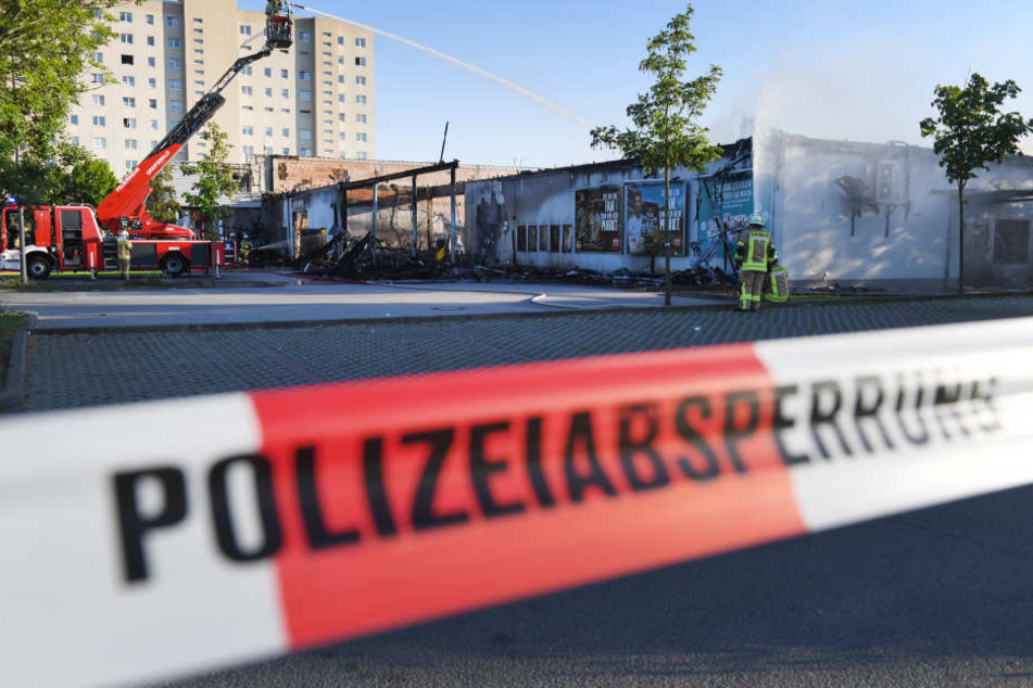 Ein Einkaufszentrum in Greifswald ist fast komplett ausgebrannt.