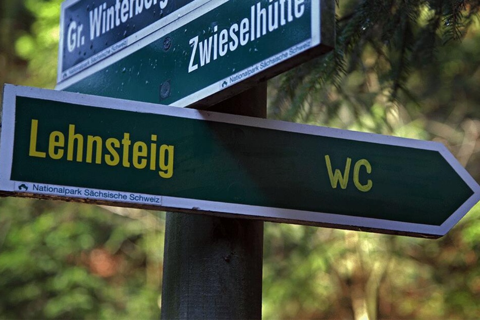 Vorsicht! Dieses WC-Schild führt in die Berge, nicht auf den Topf!