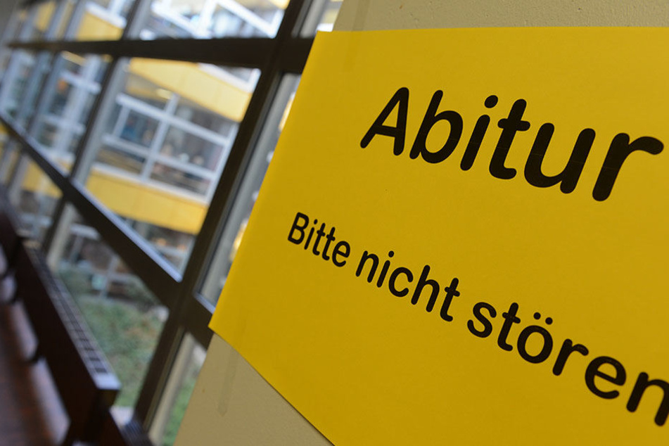 Das aus der Freude übers Abitur ein Feuerwehreinsatz wird, dachte wohl niemand (Symbolbild)