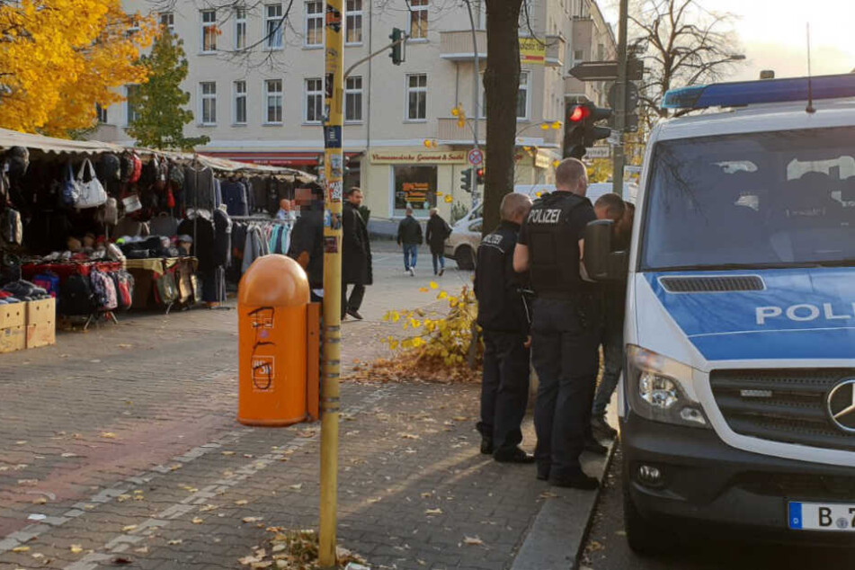 Die fliegenden Händler mussten sich einer Kontrolle durch die Polizei unterziehen. (Archiv)