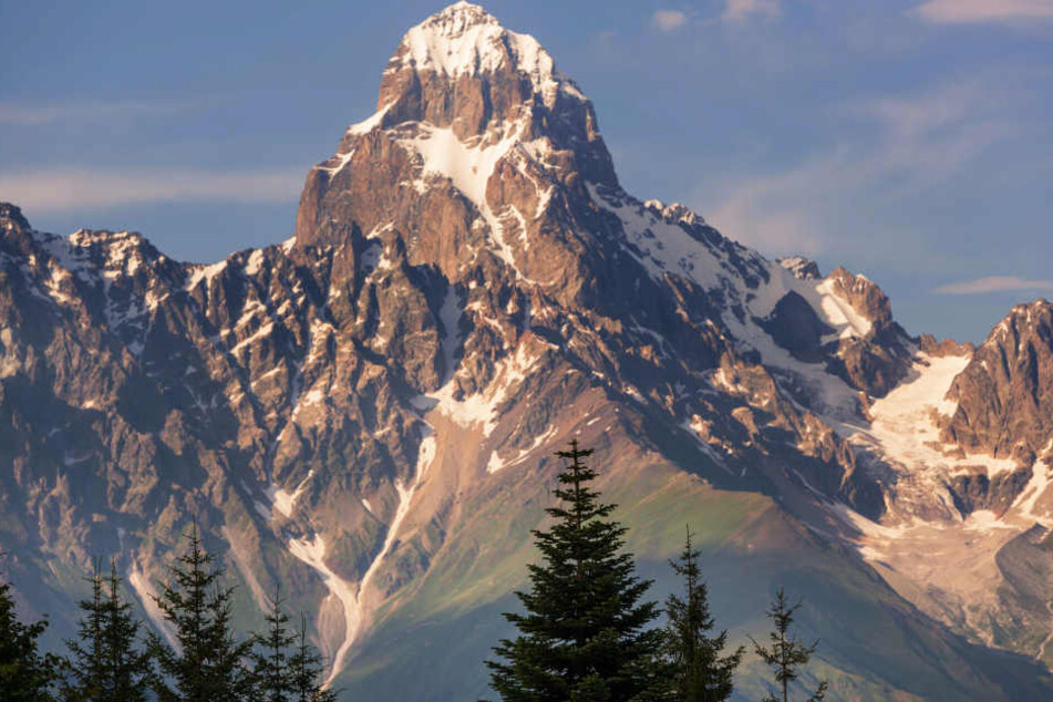 Er heißt "schrecklicher Berg". Der Uschba ist der fünfthöchste Berg in Georgien.