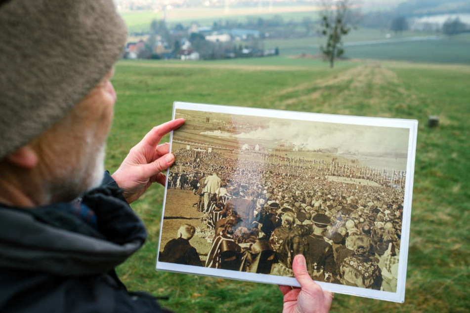 Die Anhöhe liegt in der Gemeinde Emmerthal.