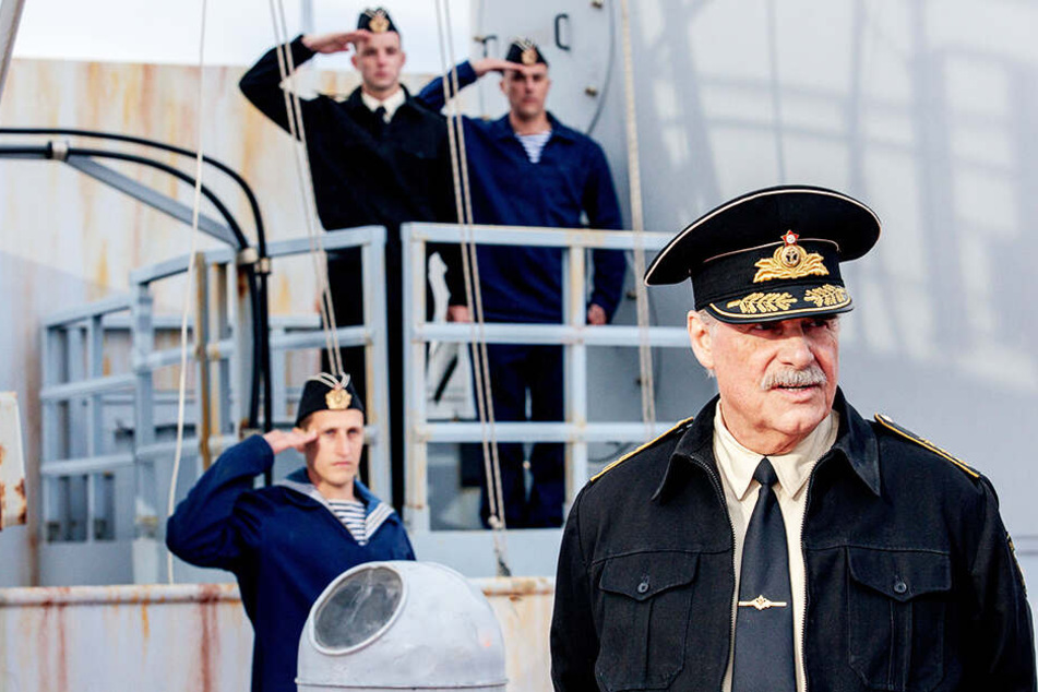 Peter Simonischek überragte in "Toni Erdmann", doch in "Kursk" bleibt auch die Schauspielgröße blass.