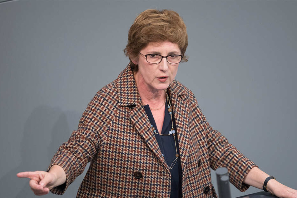 Britta Haßelmann, parlamentarische Geschäftsführerin der Grünen findet den Umgang der Alternative für Deutschland mit dem Spenden-Thema unerträglich.