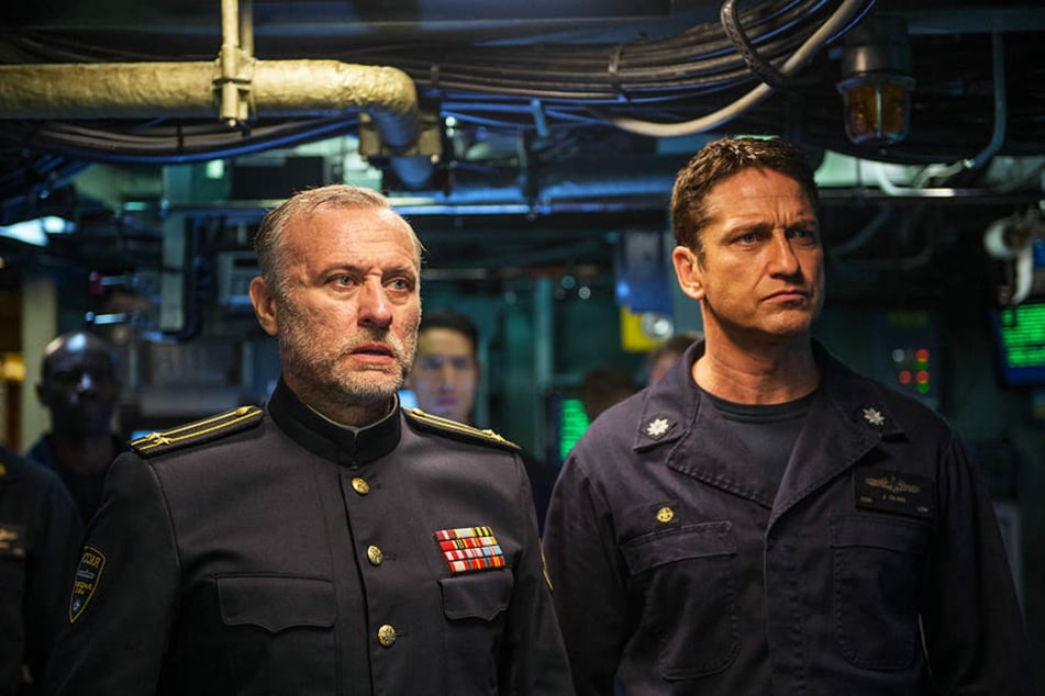 US-U-Boot-Captain Joe Glass (r., Gerard Butler) und sein russischer Verbündeter Captain Sergi Andropoyov (l., Michael Nyqvist) müssen gemeinsam einige schwere Entscheidungen treffen.
