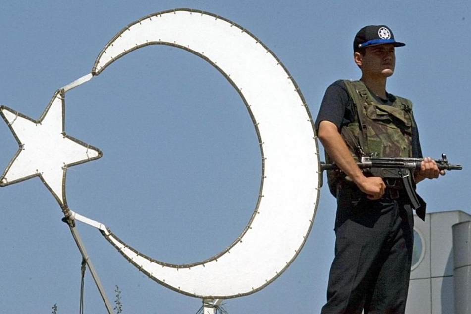 Drei Tage lang wurde er festgehalten. Denn in die Türkei einreisen durfte er nicht.