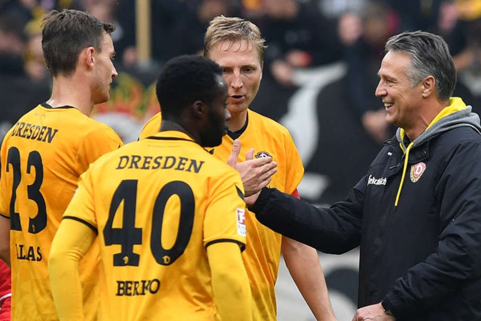 Kann Uwe Neuhaus (r.) mit seinen Dynamos am (Saison-)Ende vielleicht doch
der lachende Liga-Dritte sein?