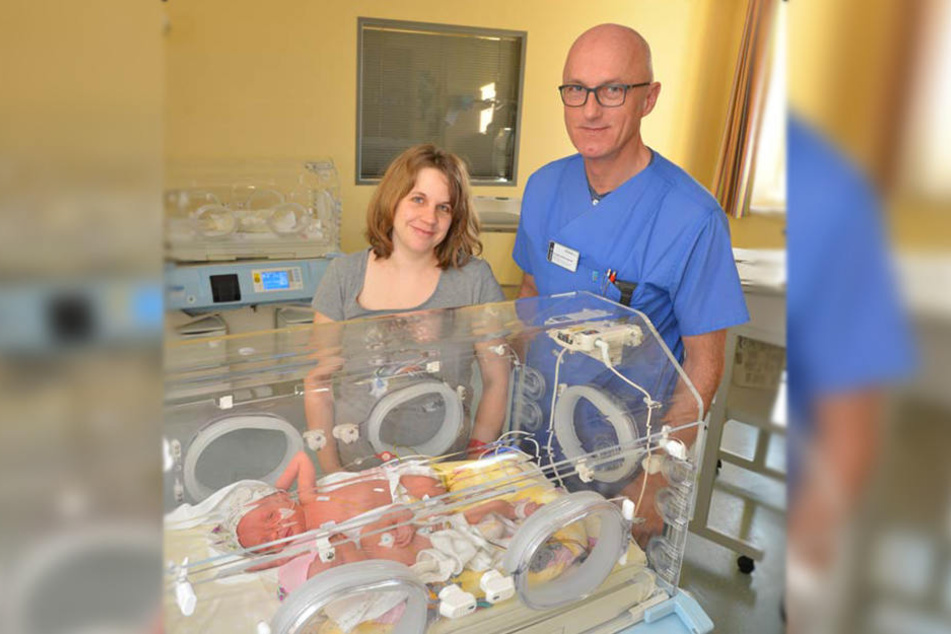 Levke und Madita dürfen noch nicht mit den anderen Babys liegen.