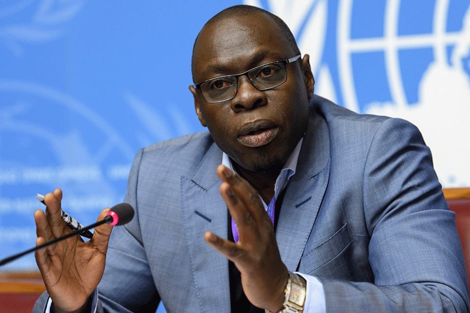 Der Leiter der regionalen Notfallhilfe für Afrika der Weltgesundheitsorganisation (WHO), Ibrahima Soce Fall, spricht am 20. Oktober in Genf auf einer Pressekonferenz über die aktuellen Entwicklungen zur Pest.