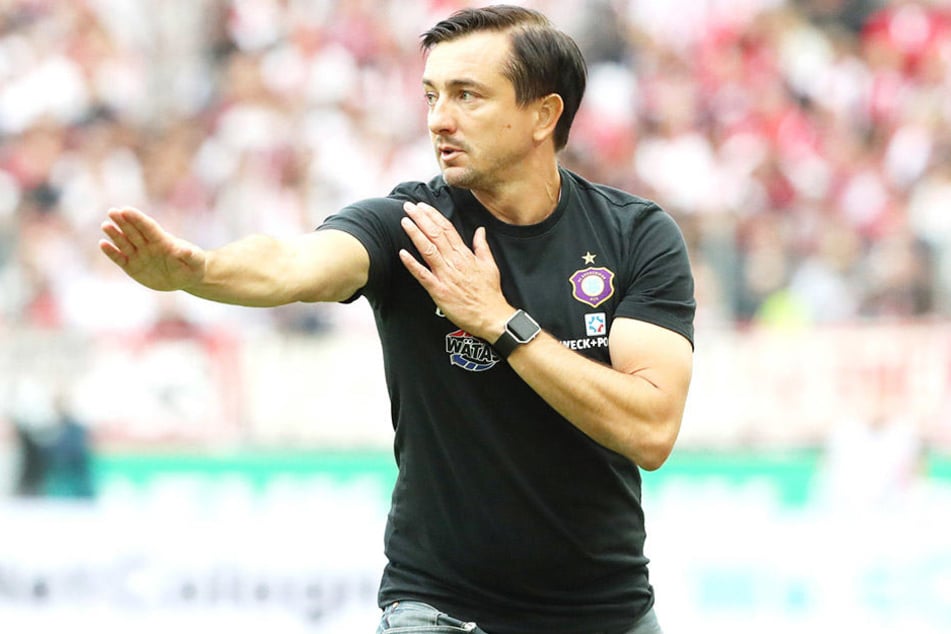Kung Fu? Daniel Meyer gibt in Aue die Richtung vor.