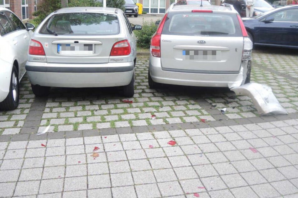 Eine 75-jährige Autofahrerin beschädigte beim Einpark-Versuch insgesamt zehn Fahrzeuge.