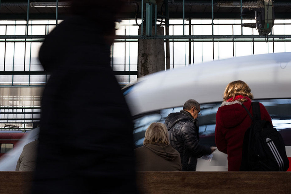 Nach Rücksprache mit dem Kindernotdienst in Berlin wurde das Mädchen seiner Betreuerin übergeben. (Symbolbild)