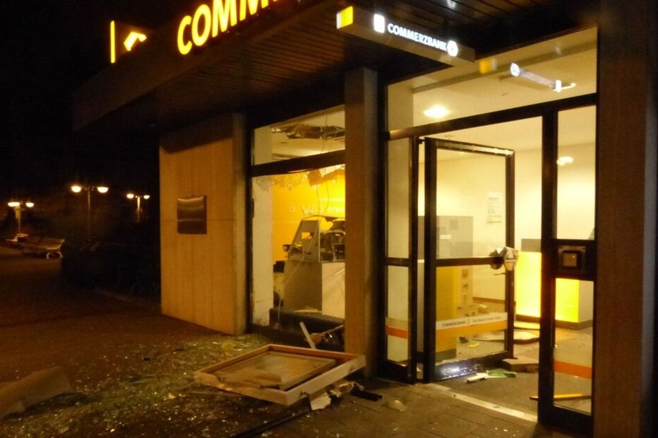Der komplette Vorraum der Bank wurde bei der Explosion zerstört.