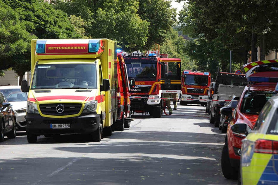 Feuerwehr, Krankenwagen und Polizei vor Ort.