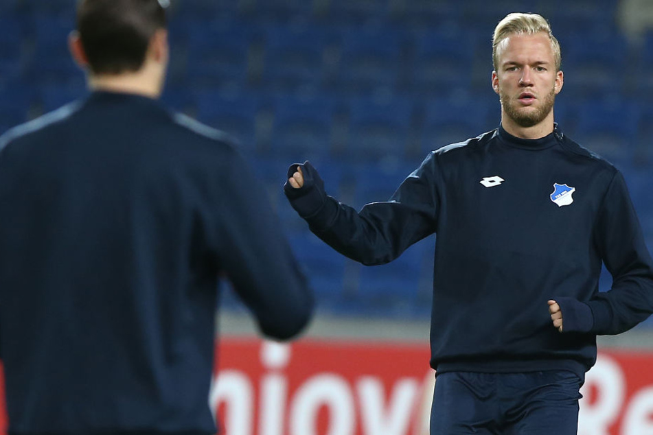 Springt seinem Trainer zur Seite: Kapitän Kevin Vogt (rechts).