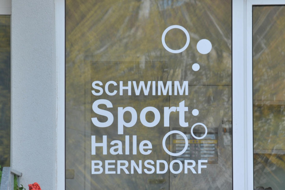 Die Schwimmhalle in Bernsdorf ist total marode.