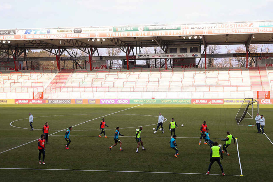 Die Seleção trainiert im Stadion An der Alten Försterei in Berlin-Köpenick für den Test gegen Deutschland.