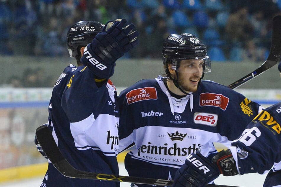 Alexander Höller, Teemu Rinkinen und Rene Kramer bejubeln einen Treffer und sehnen den Start der Play-offs entgegen.