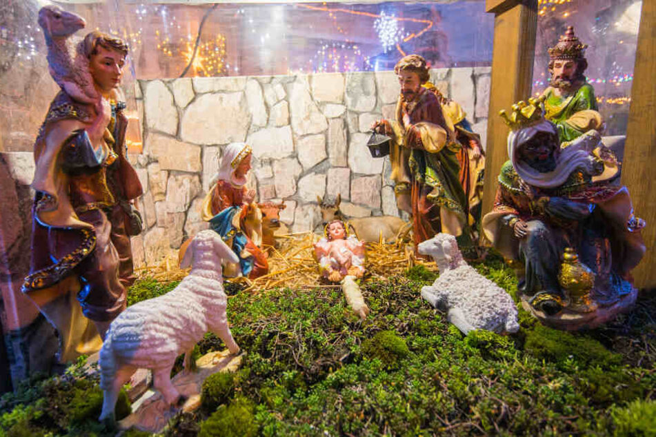 Unbekannte haben die lebensgroße Christkind-Figur sowie einen Hirten aus der begehbaren Weihnachtskrippe in Delitzsch gestohlen. (Symbolbild)