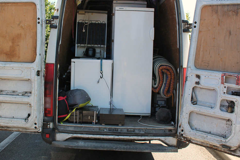 So der Blick in den Laderaum den Transporters von hinten.