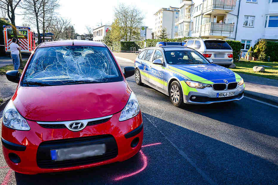 Die 80-jährige Frau fuhr mit ihrem Hyundai i10 als sie den Mann überfuhr.