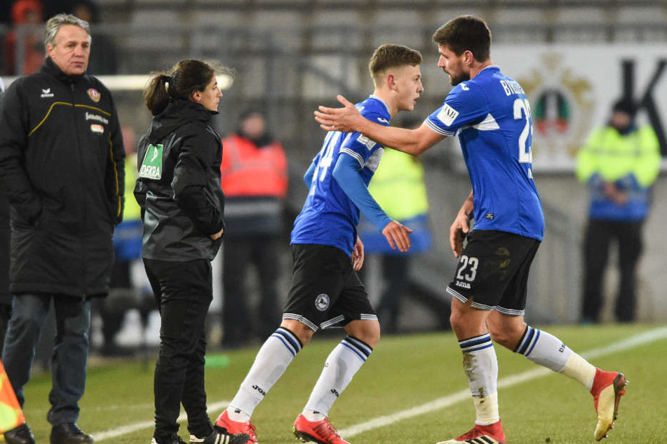Florian Dick (r.) macht Platz für die jungen Spieler: Can Özkan kommt gegen Dresden für ihn rein.