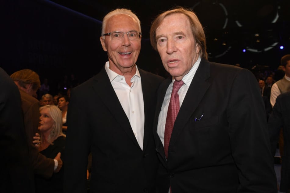 Franz Beckenbauer (l) und Günter Netzer bei einer Preisverleihung.