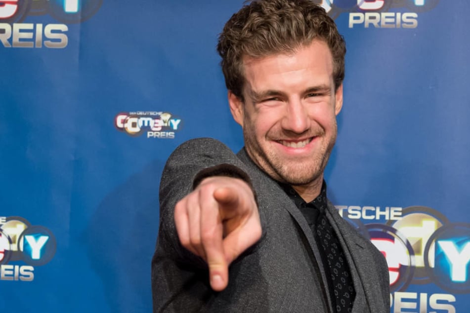 Luke Mockridge zieht in der Mittagspause blank - TAG24