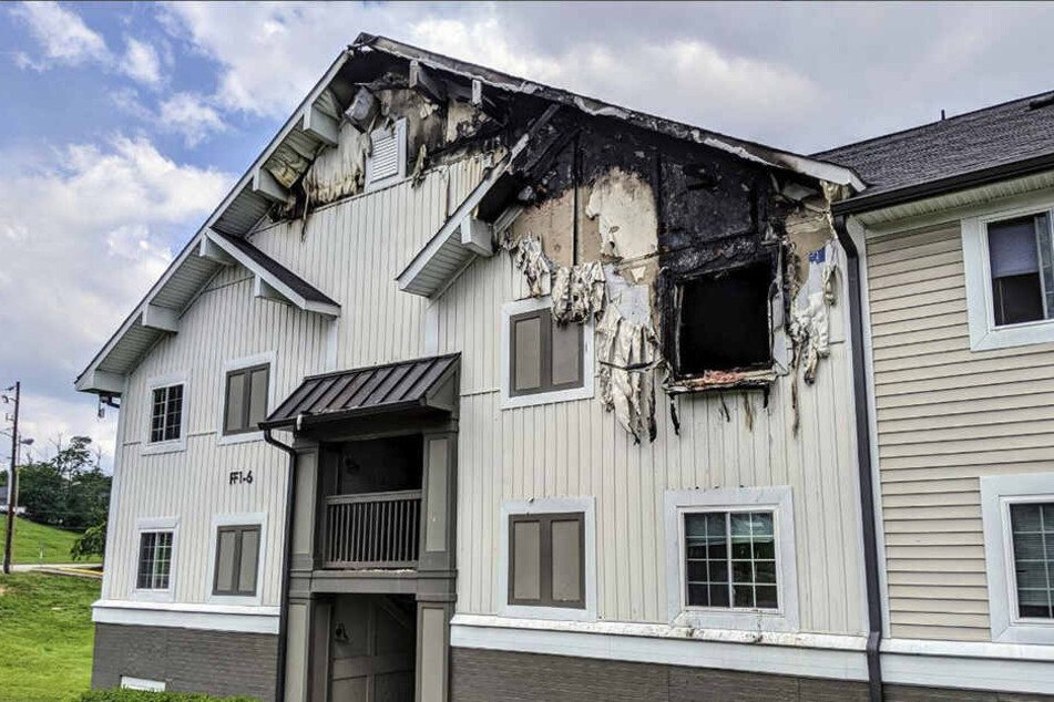 Das Haus wurde zu einem großen Teil zerstört.