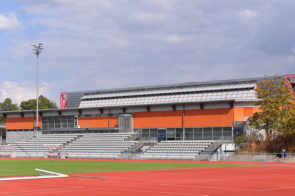 Vor zwanzig Jahren wurde die Margon Arena eingeweiht. Seit Jahren ist das Dach undicht, jetzt droht der GAU mit der Hallen-Sperrung.