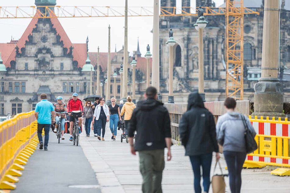 Radfahrer und Fußgänger müssen sich die Brücke teilen. Das geht nicht immer friedlich ab.