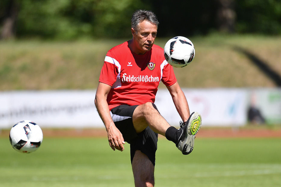 Kann selbst auch gut mit dem Ball umgehen: Uwe Neuhaus.