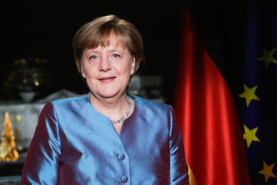 Kanzlerin Angela Merkel fordert, sich dem Hass mit Menschlichkeit zu widersetzen.
