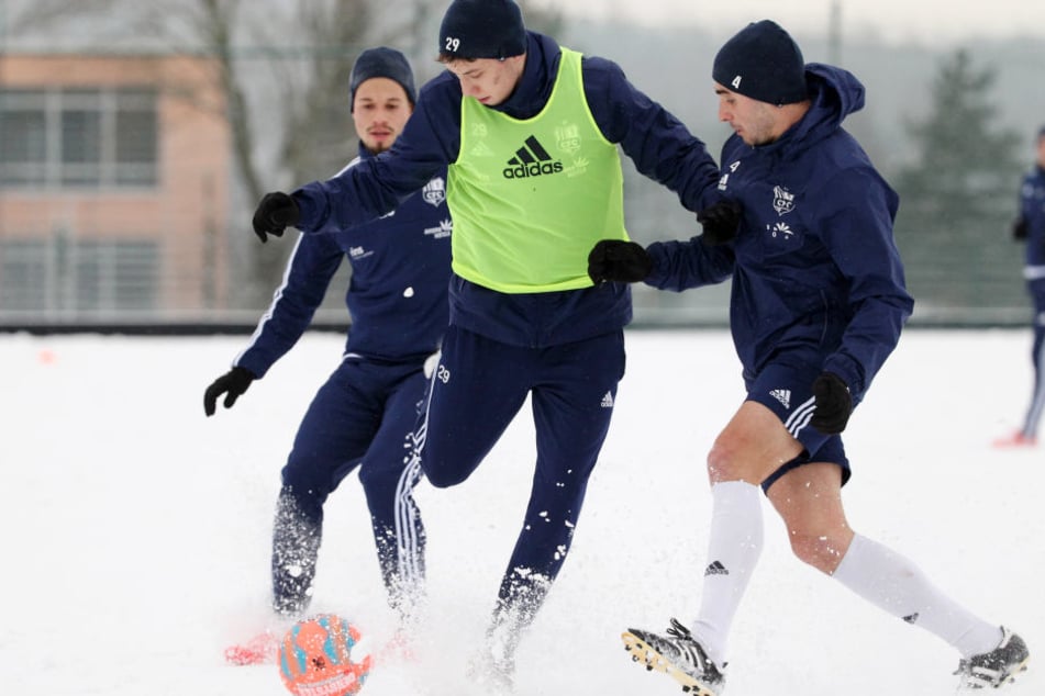 Training im Schnee (v.l.: Stefano Cincotta, Tom Baumgart und Kevin Conrad)