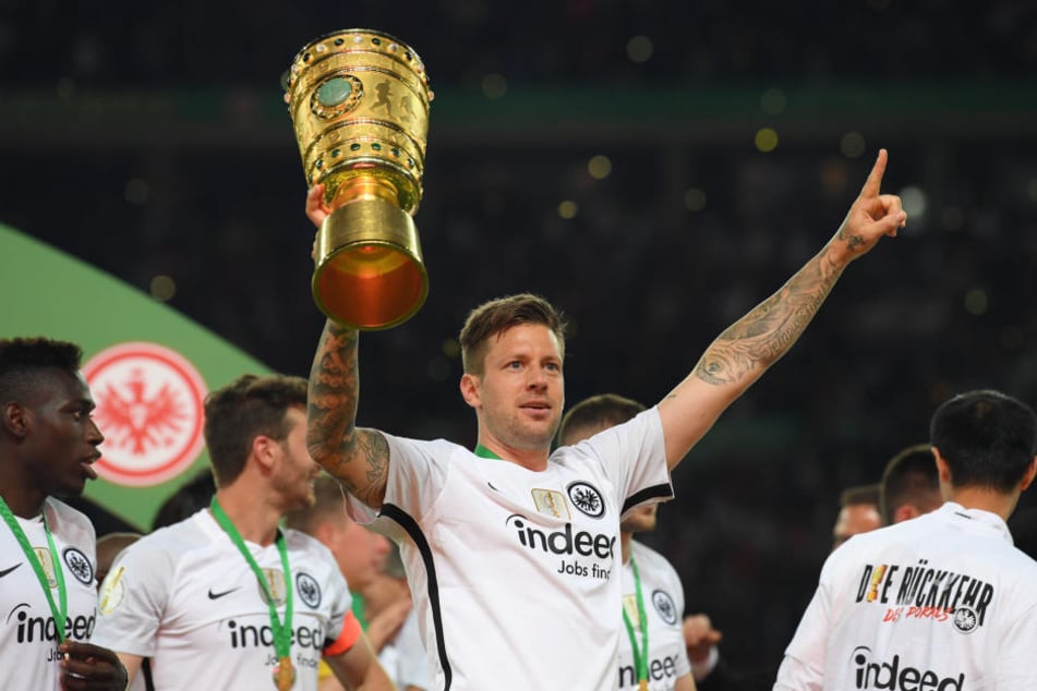 Die "Leinwand" für die imposante Körperkunst gehört Eintracht-Verteidiger Marco Russ.