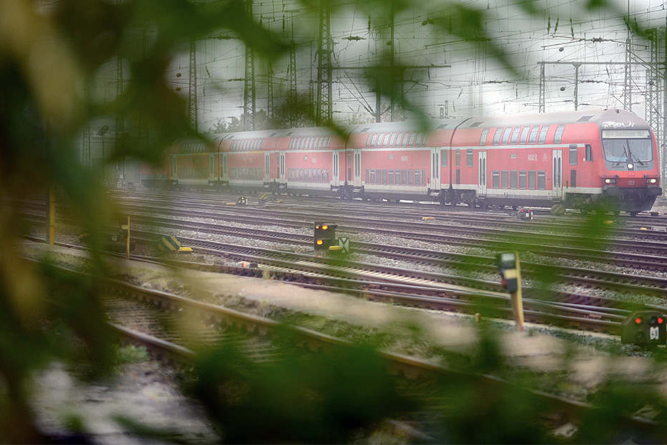 Der Regionalbahn-Verkehr zwischen Bochum und Dortmund wurde gesperrt. (Symbolbild)