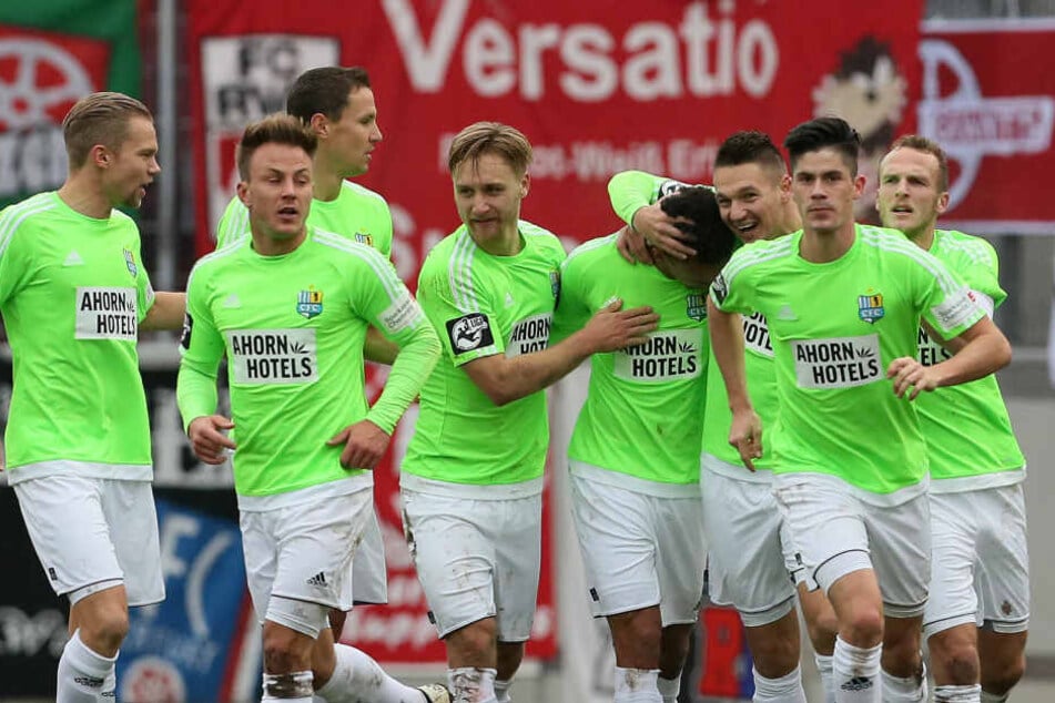 In der 21. Spielminute bejubelten die Chemnitzer den Treffer von Dem zur 0:1 Führung.