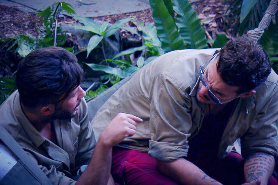 Domenico schüttet Mit-Camper Chris sein Herz aus.