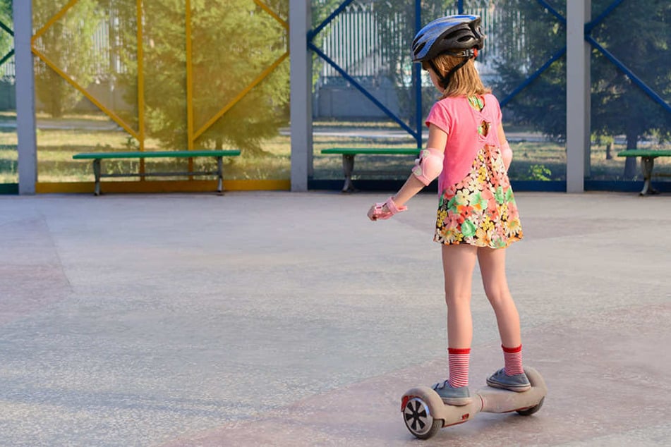 Das Fahren von Hoverboards in Parks und auf Gehwegen ist verboten. (Symbolbild)